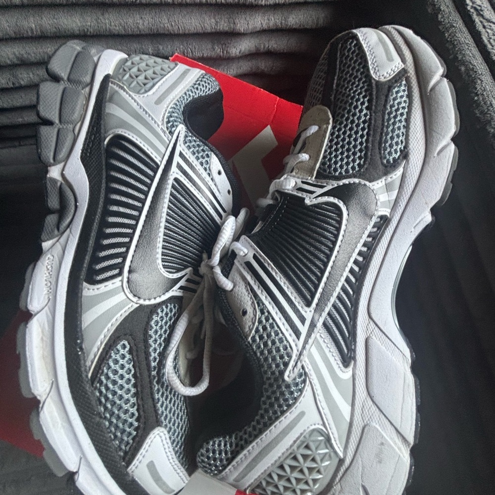 Nike Black, Gray & White Men's Athletic Sneakers - Picture 6 of 6